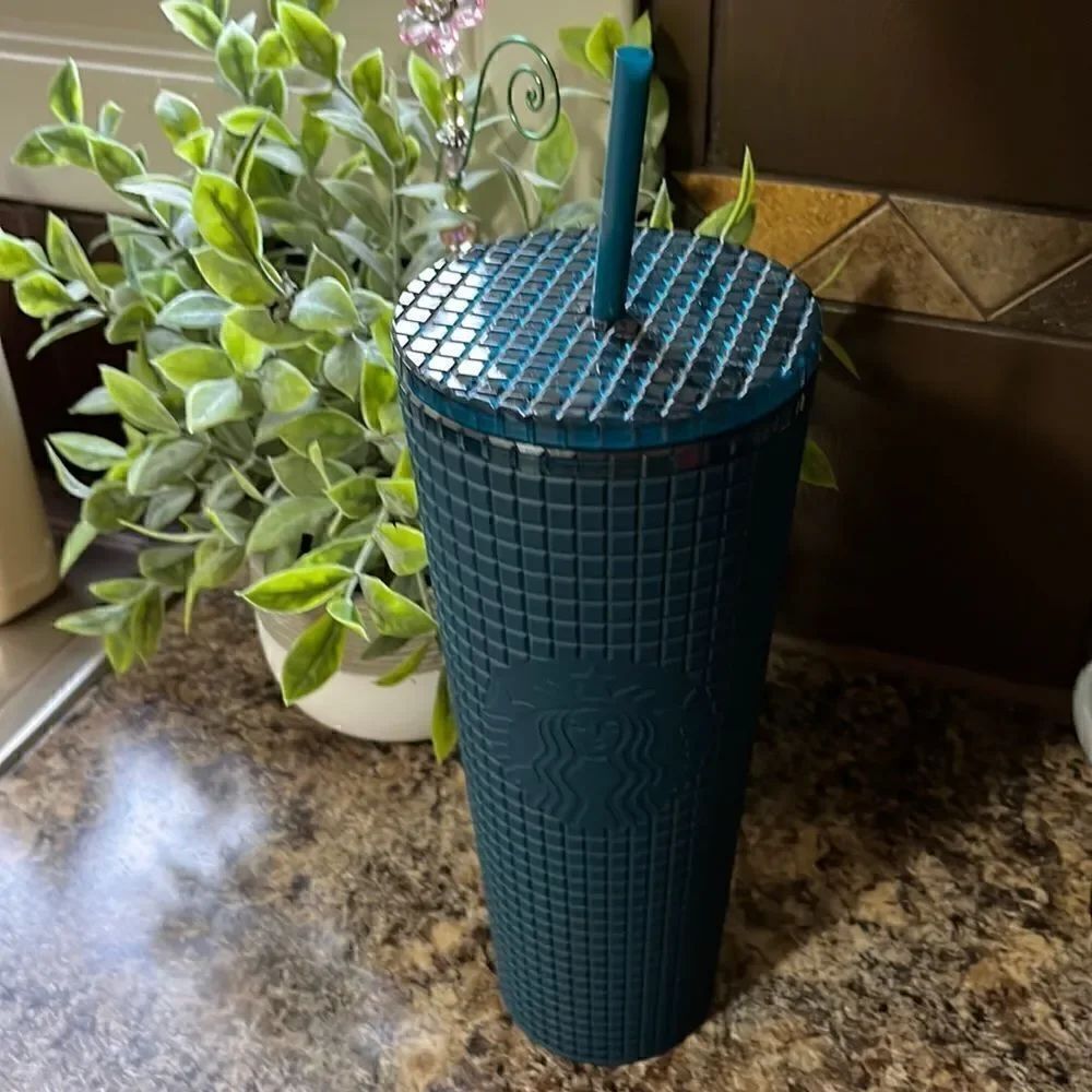 New Starbucks Brand New Venti 24 oz Cup Never Used